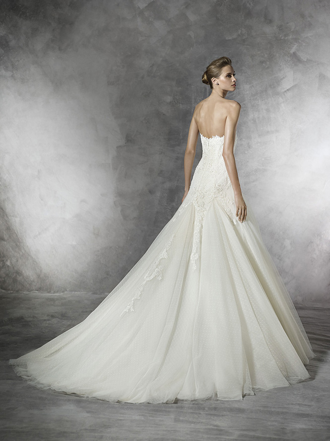 Pronovias deals off white